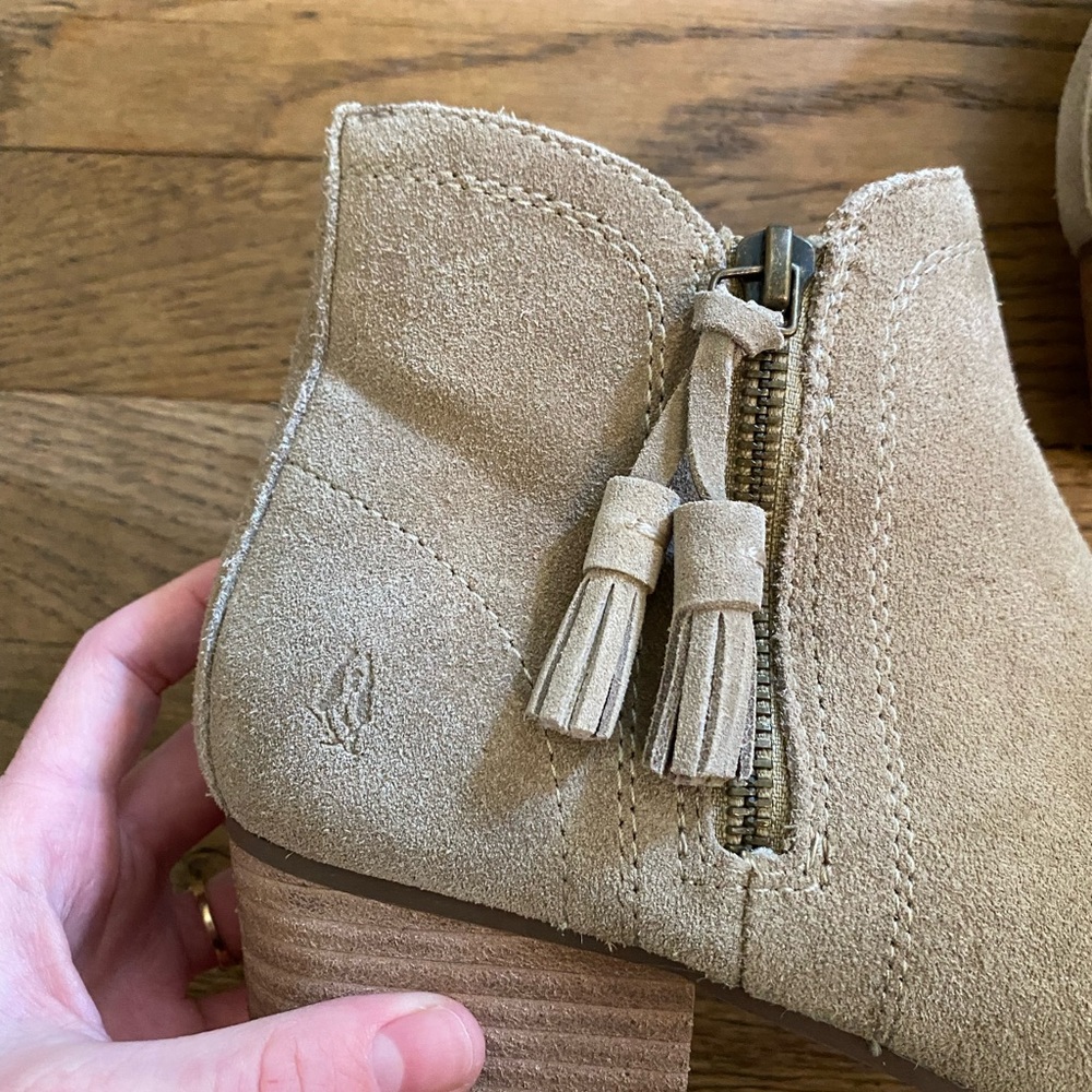 Hush Puppies Ankle Bootie Tan Womens Size 8 Heeled Suede - Picture 6 of 8